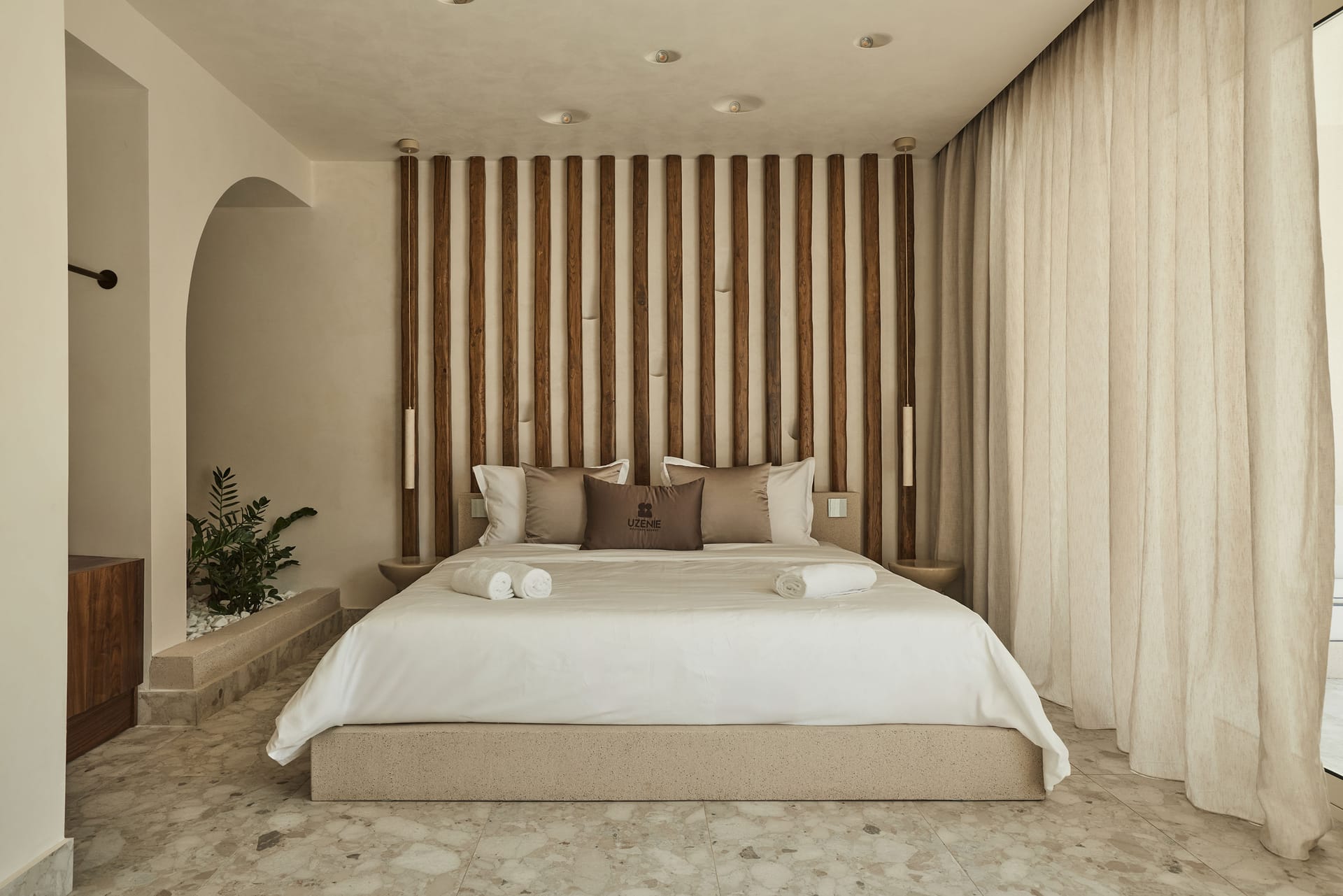 Spa Retreat Suite with Private Pool & Hydromassage Bathtub