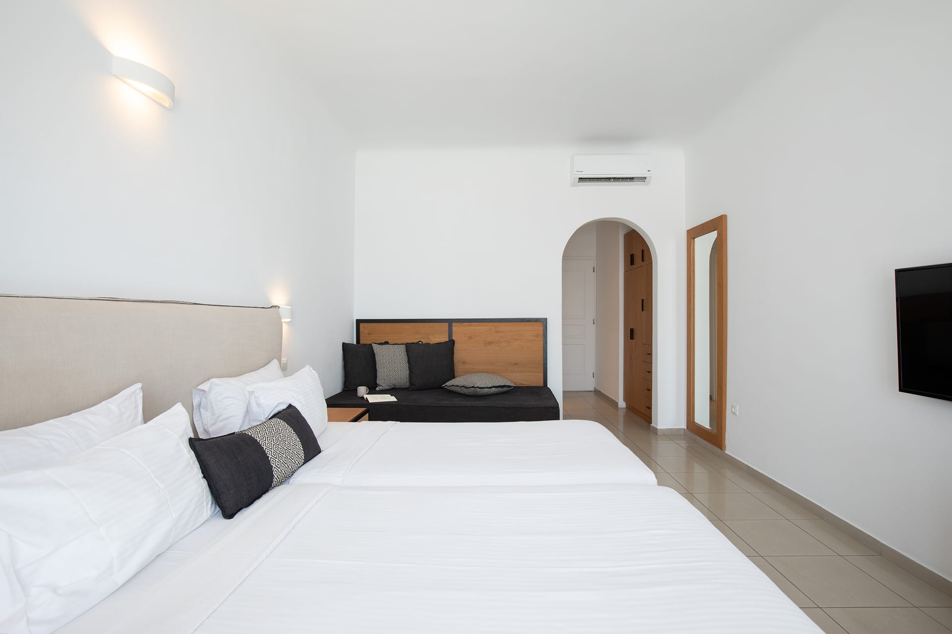 Deluxe Triple Room Side Sea View