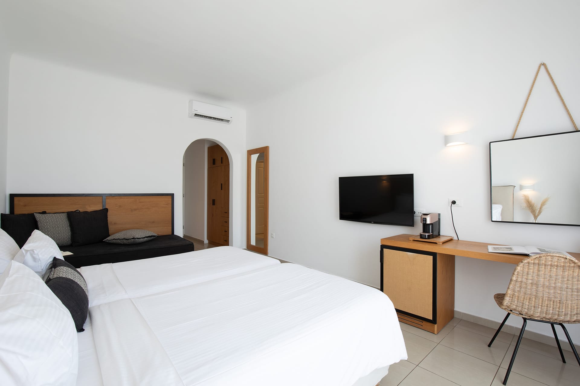 Deluxe Triple Room Side Sea View
