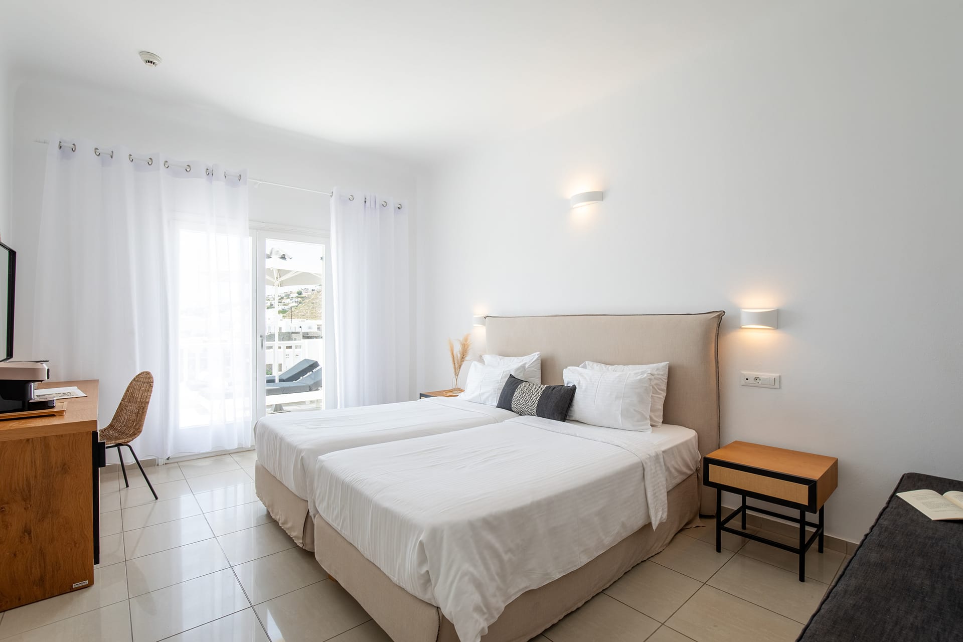 Deluxe Triple Room Side Sea View
