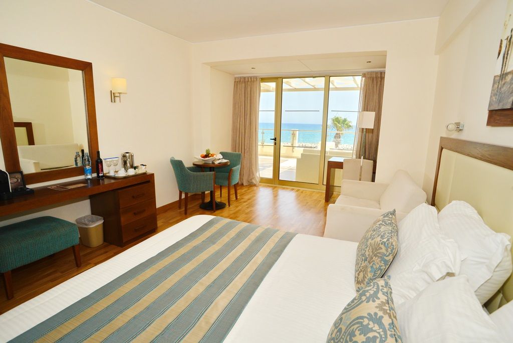 Mini Full Sea View Suite with Private Outdoor Jacuzzi & Terrace