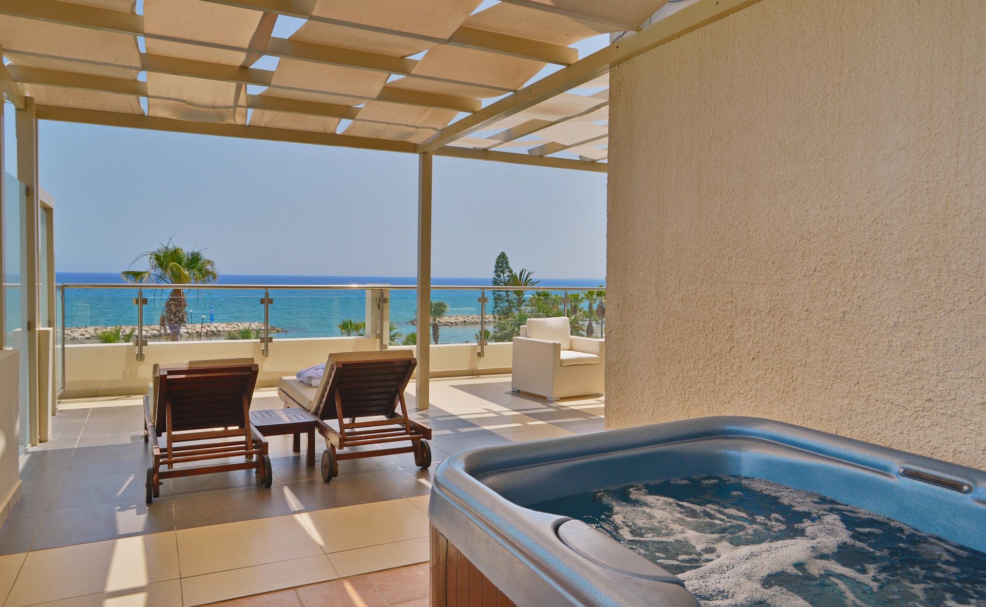 Mini Full Sea View Suite with Private Outdoor Jacuzzi & Superior