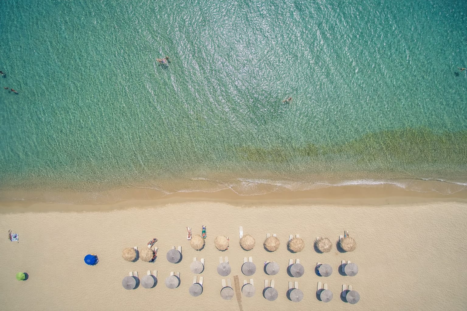 As part of an enhanced seaside experience, guests also enjoy complimentary use of sunbeds at the beach of the sister property, Golden Sand Hotel, located 7 km away, allowing for relaxing moments by the sea with a minimum consumption required on site.