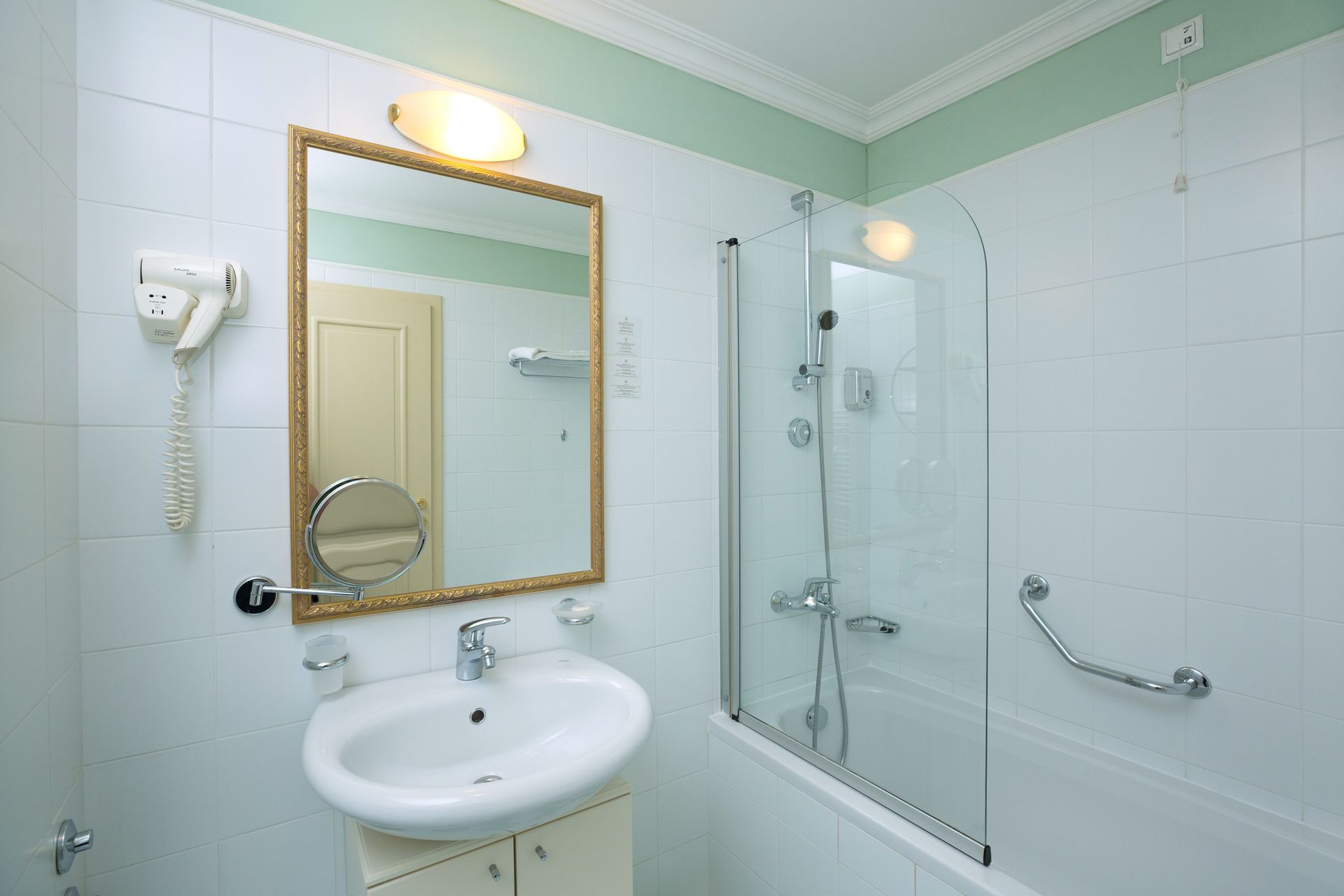 Standard Double/Twin Room Villa Camellia 28m² Courtyard/Garden View-2