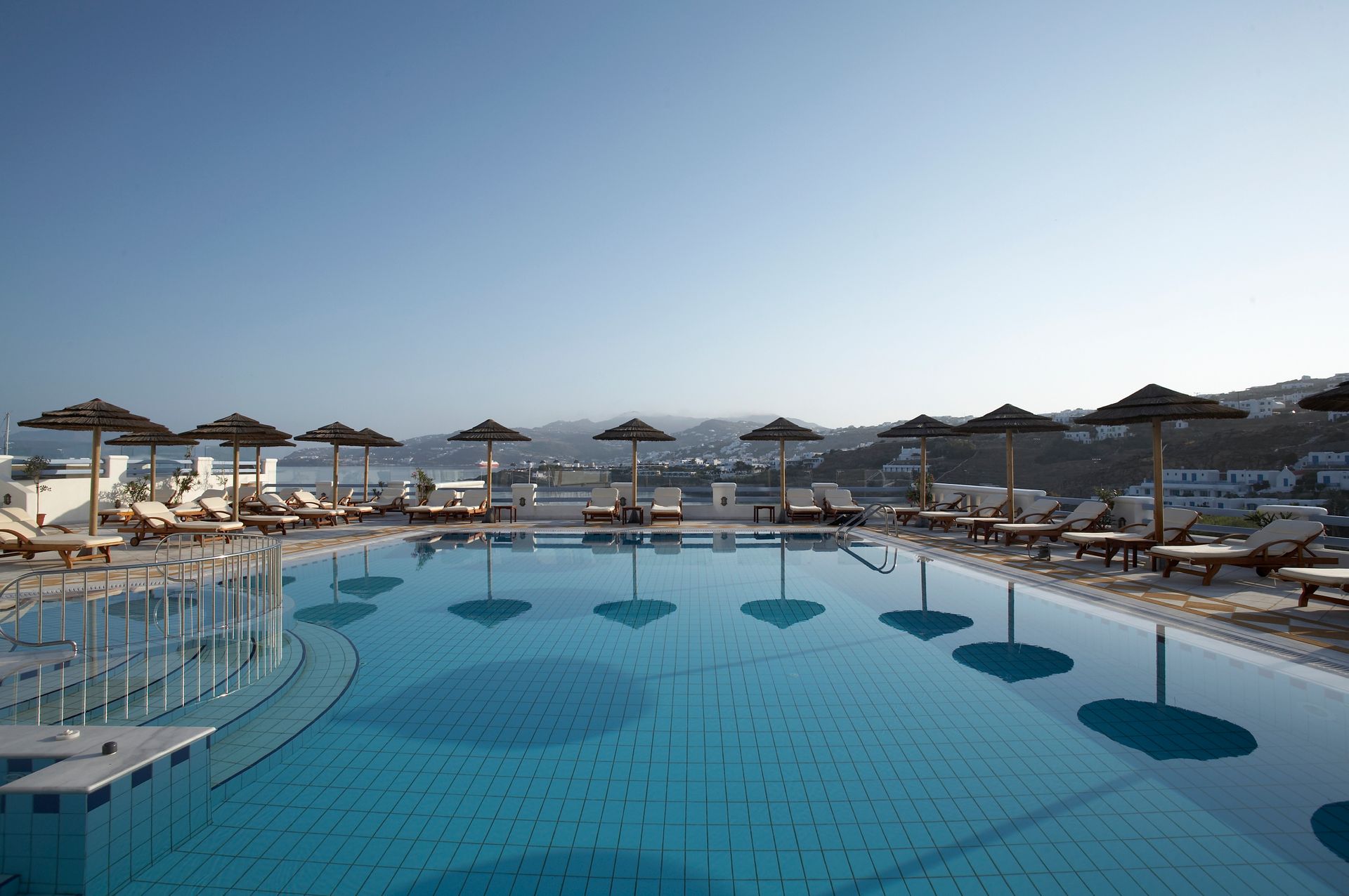 Grand Beach Hotel Mykonos 4 * Grand Beach Hotel Mykonos 4 *