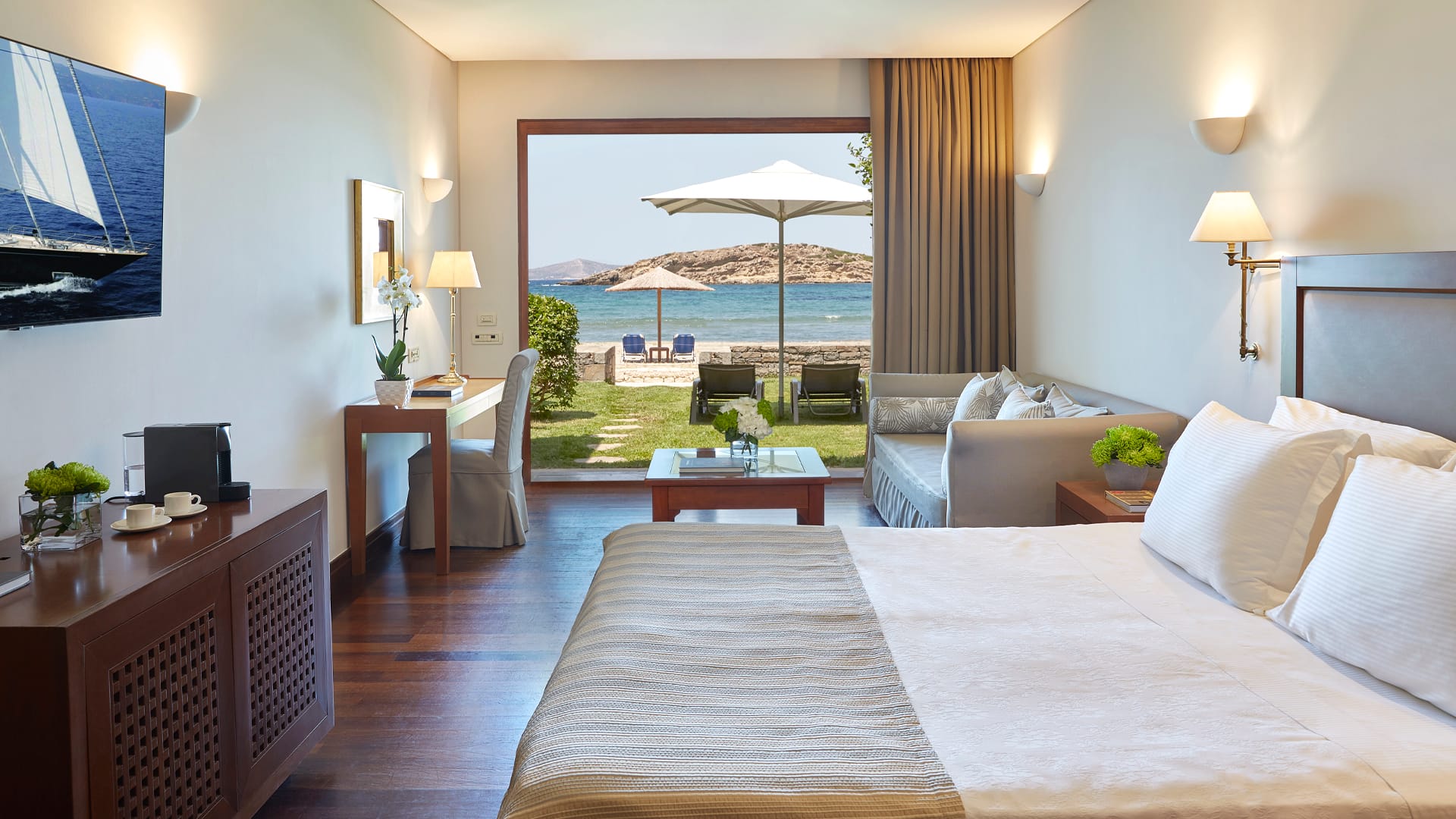 Grand Resort Lagonissi, The Leading Hotels Of The World, Grčka — Deluxe Beachfront Bungalow Family