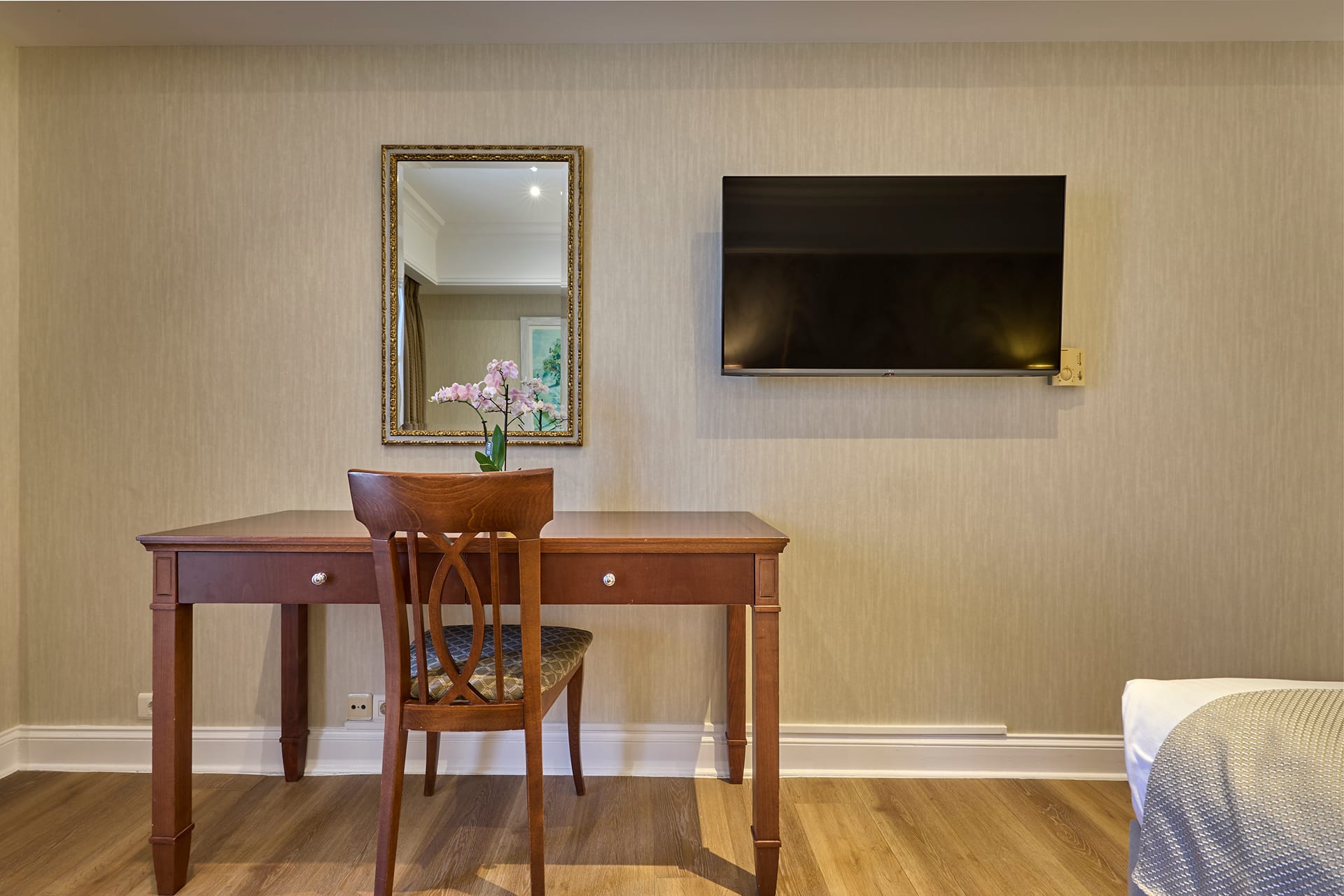 Junior Suite with Acropolis View