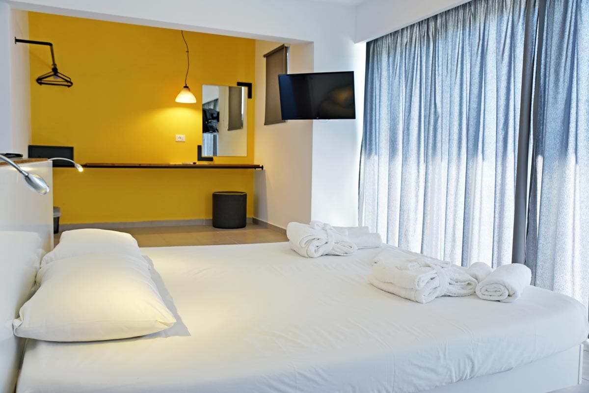 Hillside Studios & Apartments, ,