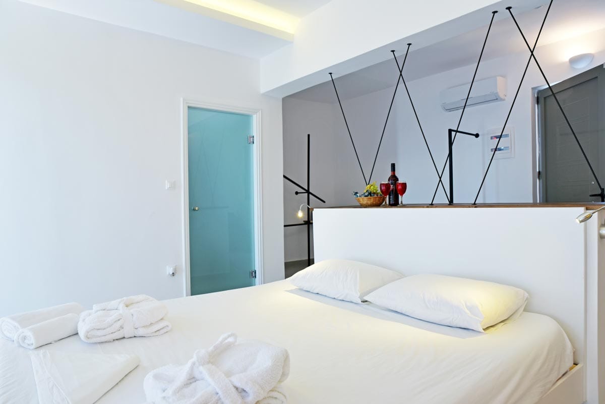 Hillside Studios & Apartments, ,