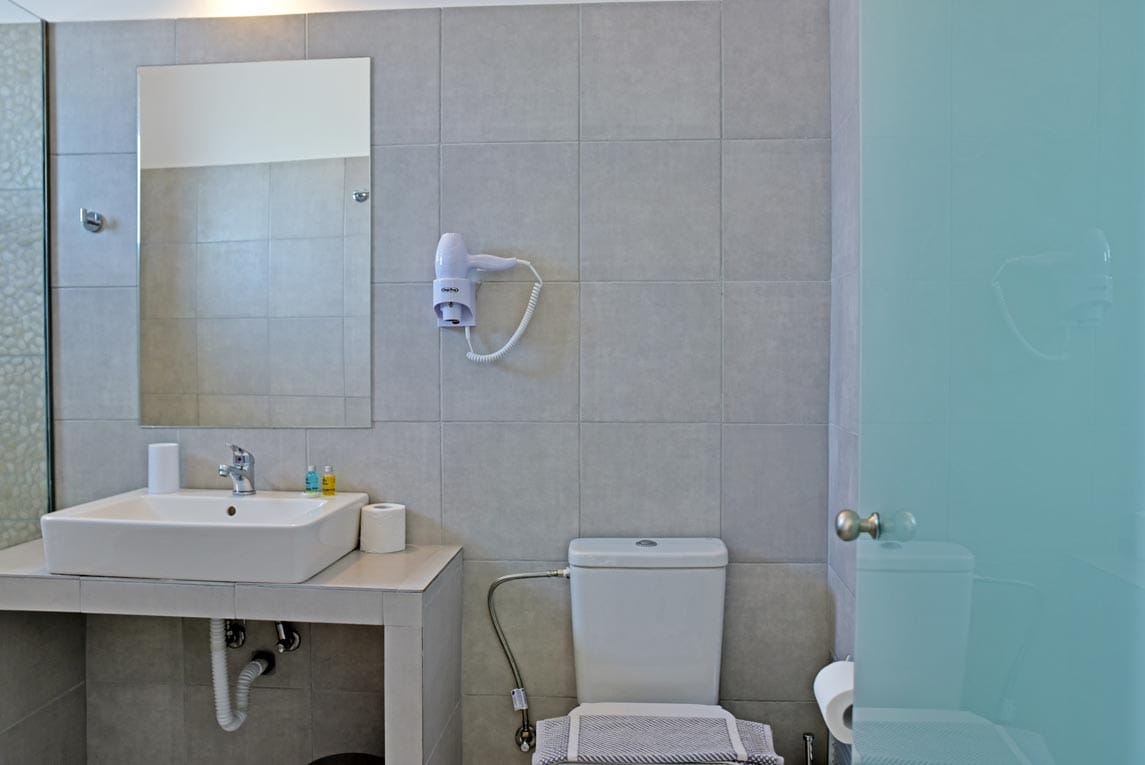 Hillside Studios & Apartments, ,