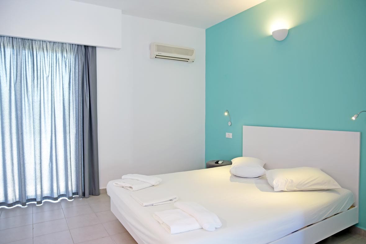 Hillside Studios & Apartments, ,