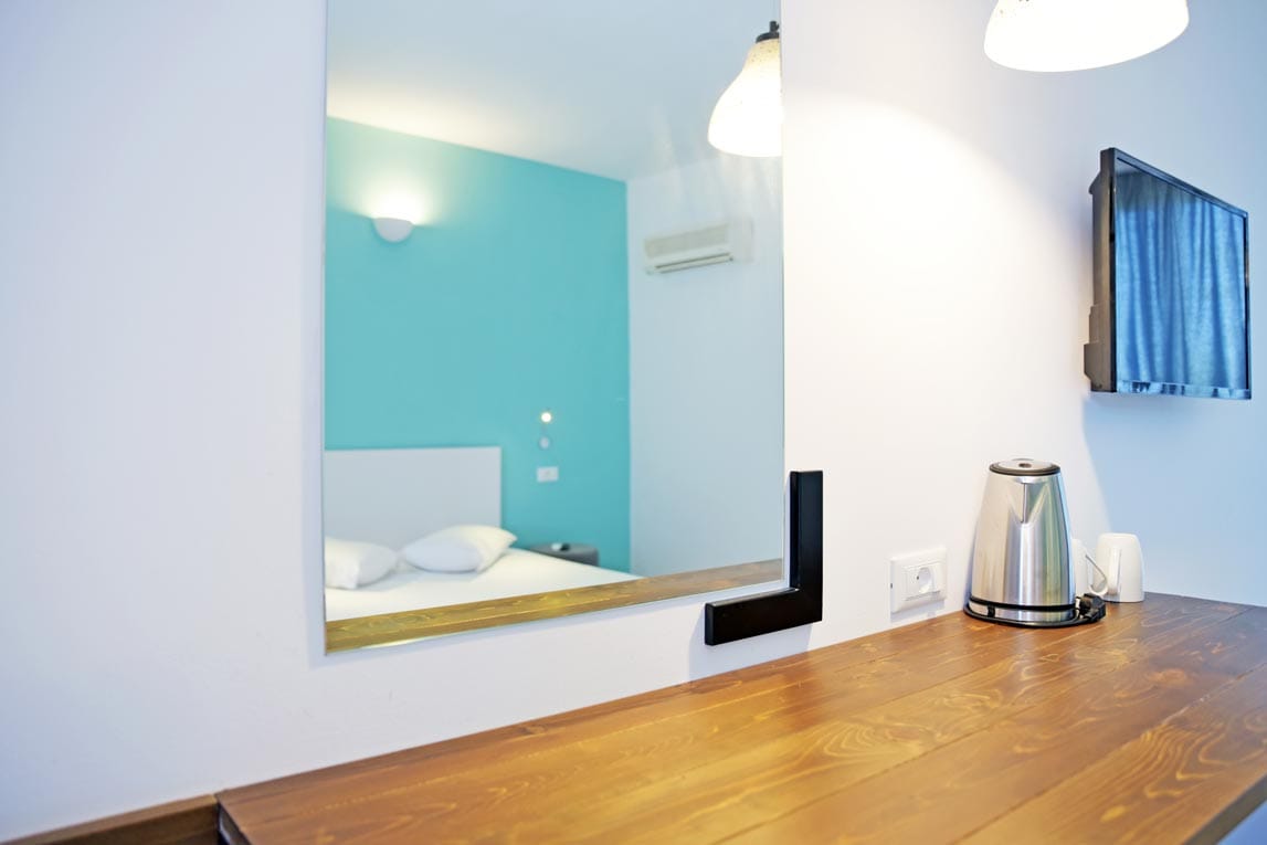 Hillside Studios & Apartments, ,