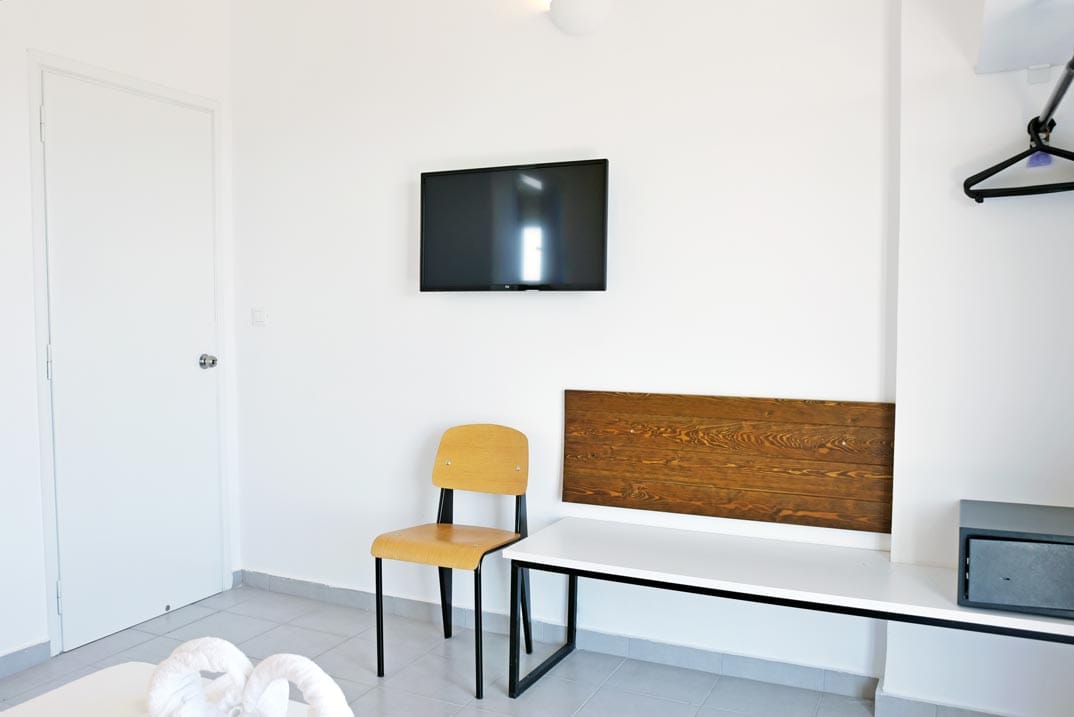 Hillside Studios & Apartments, ,