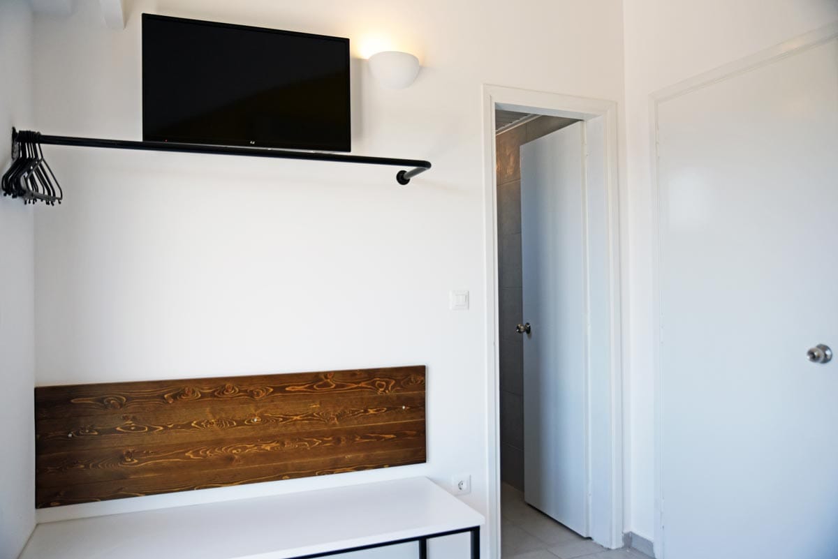 Hillside Studios & Apartments, ,
