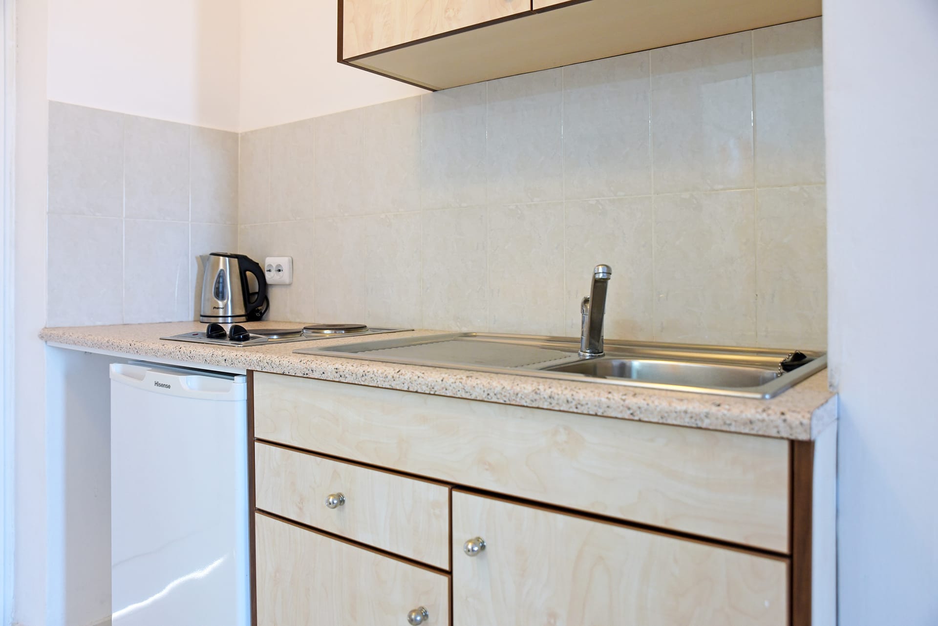 Hillside Studios & Apartments, ,