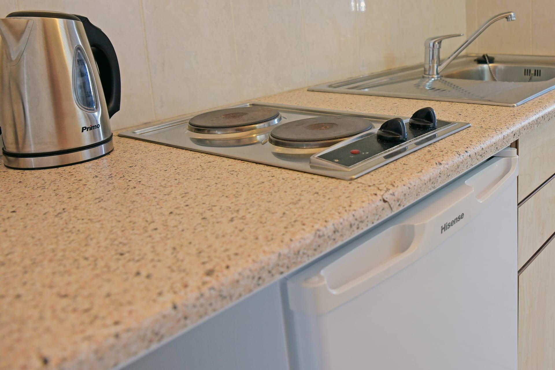 Hillside Studios & Apartments, ,