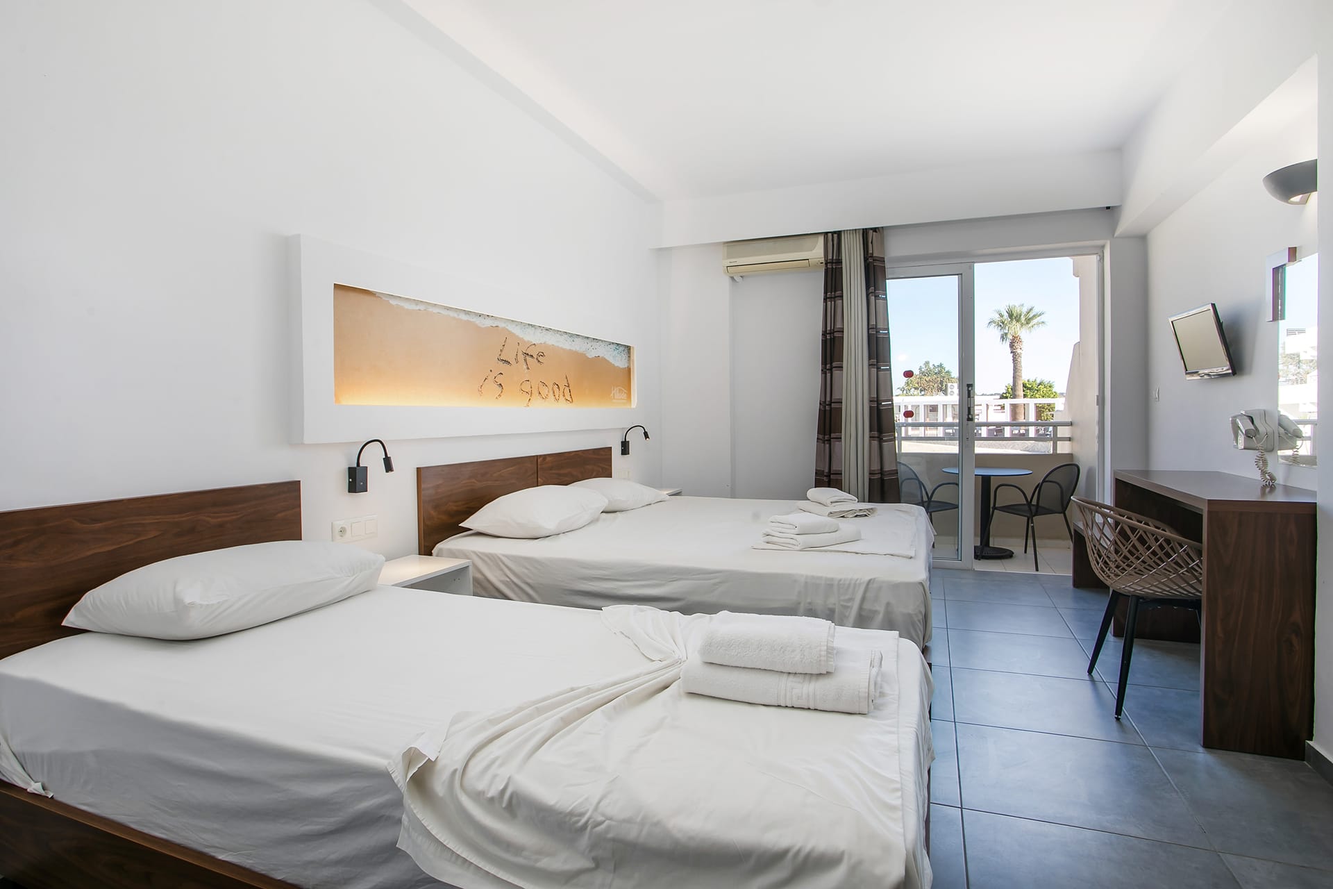Hillside Studios & Apartments, ,
