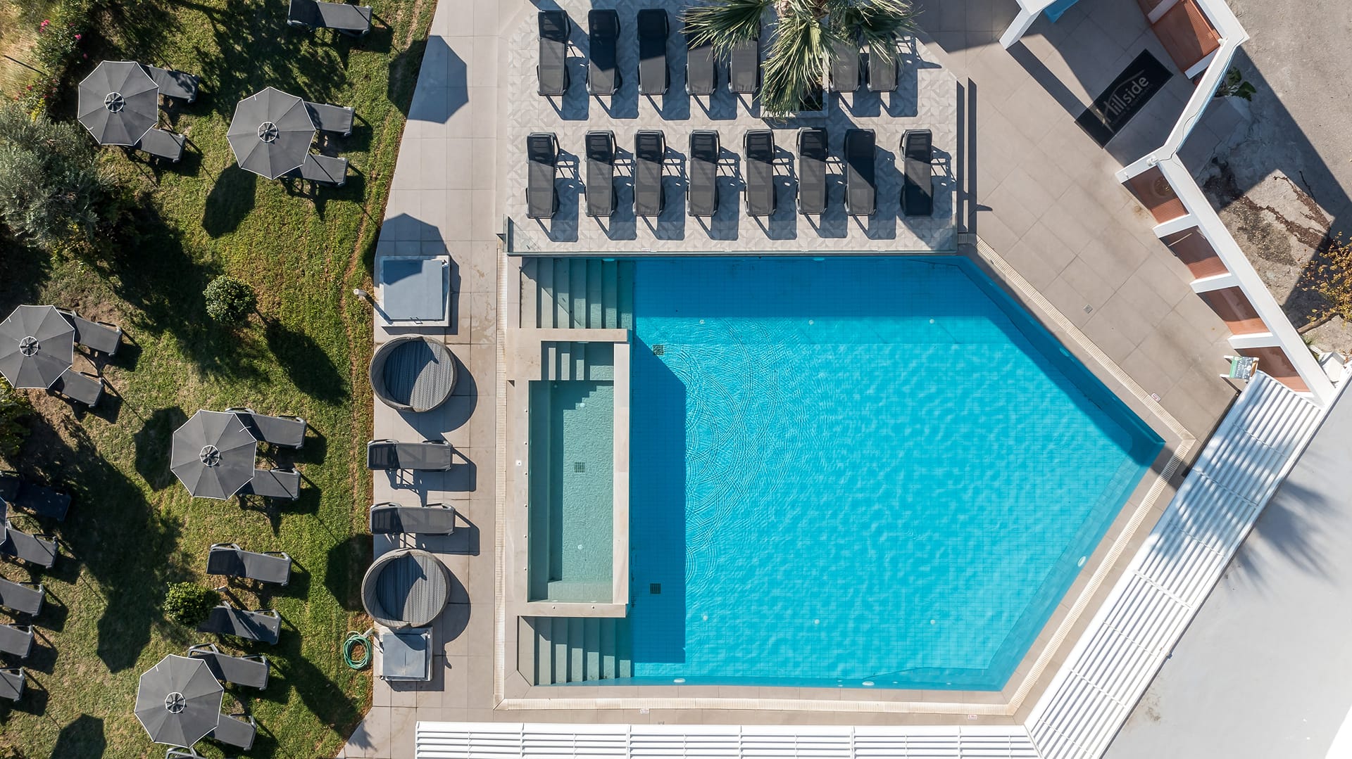 Hillside Studios & Apartments, ,