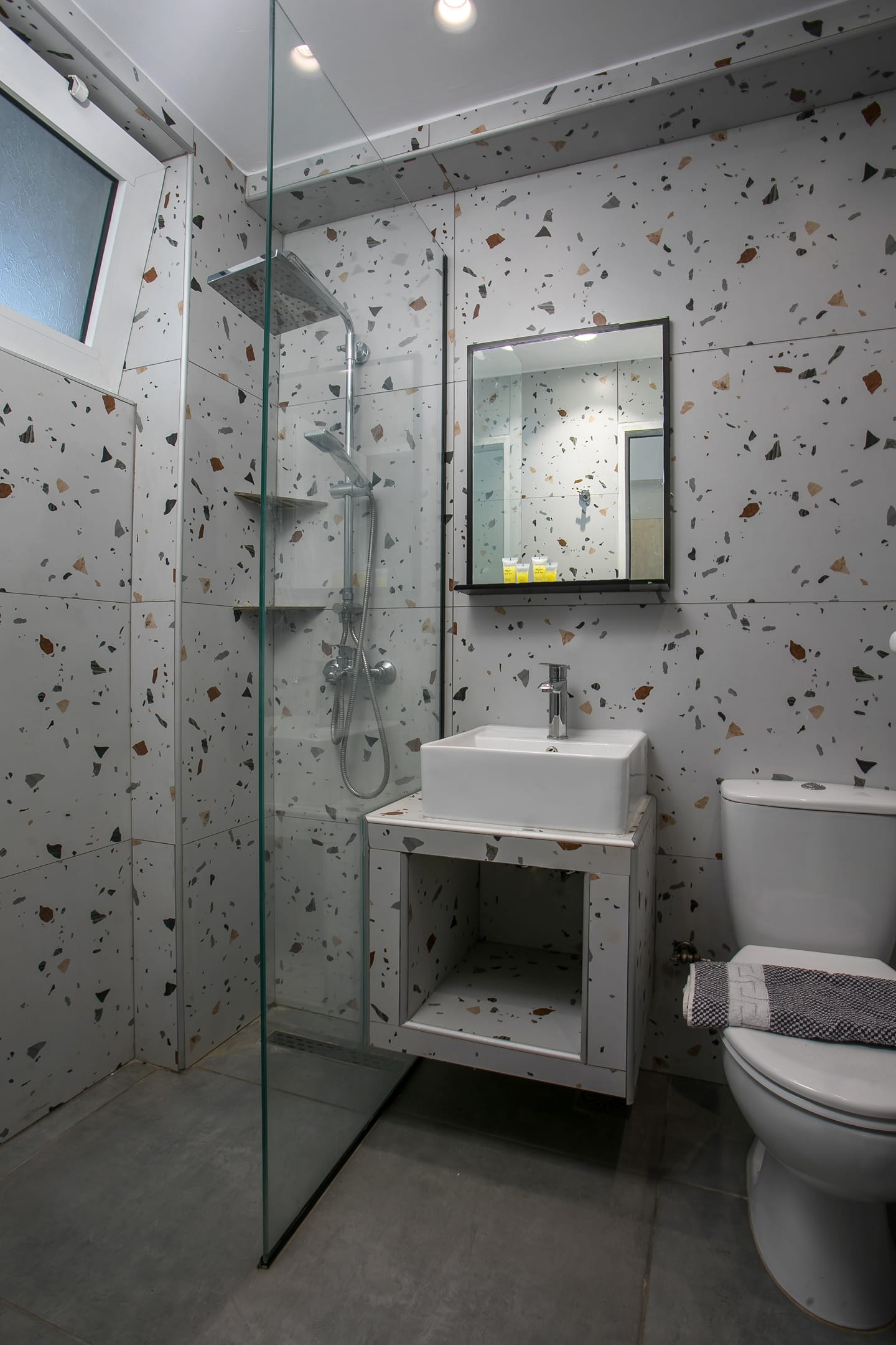 Hillside Studios & Apartments, ,