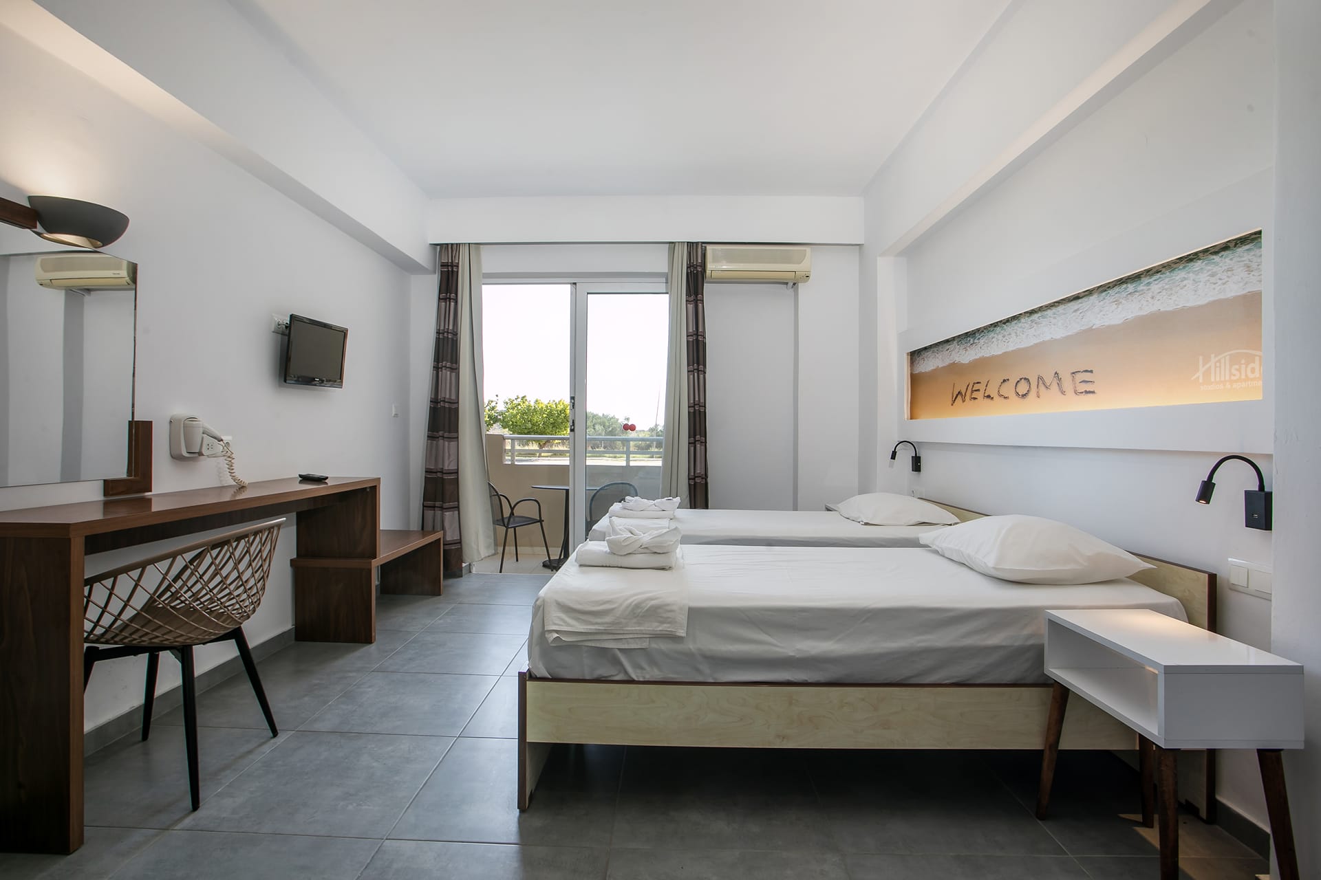 Hillside Studios & Apartments, ,