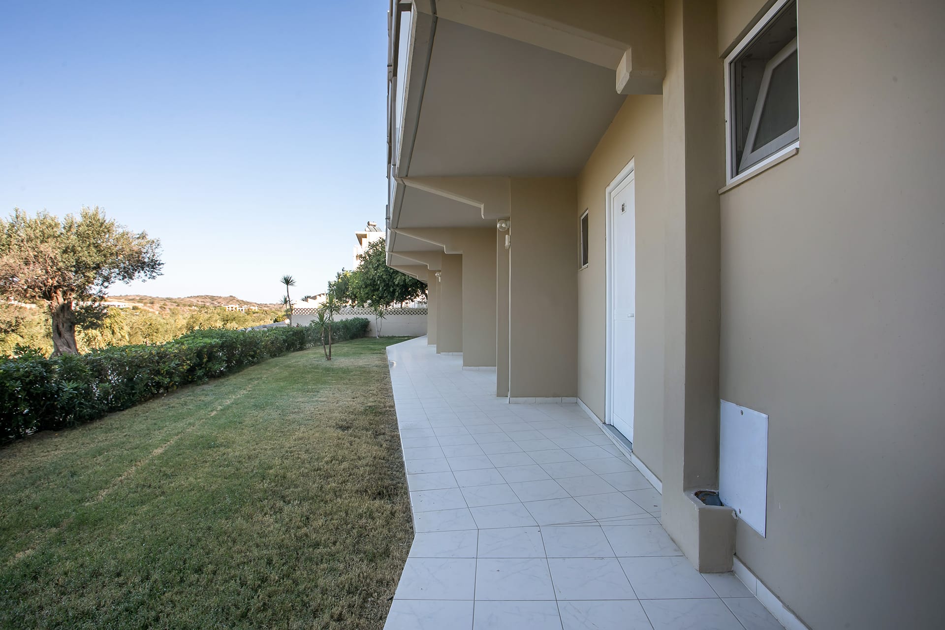 Hillside Studios & Apartments, ,