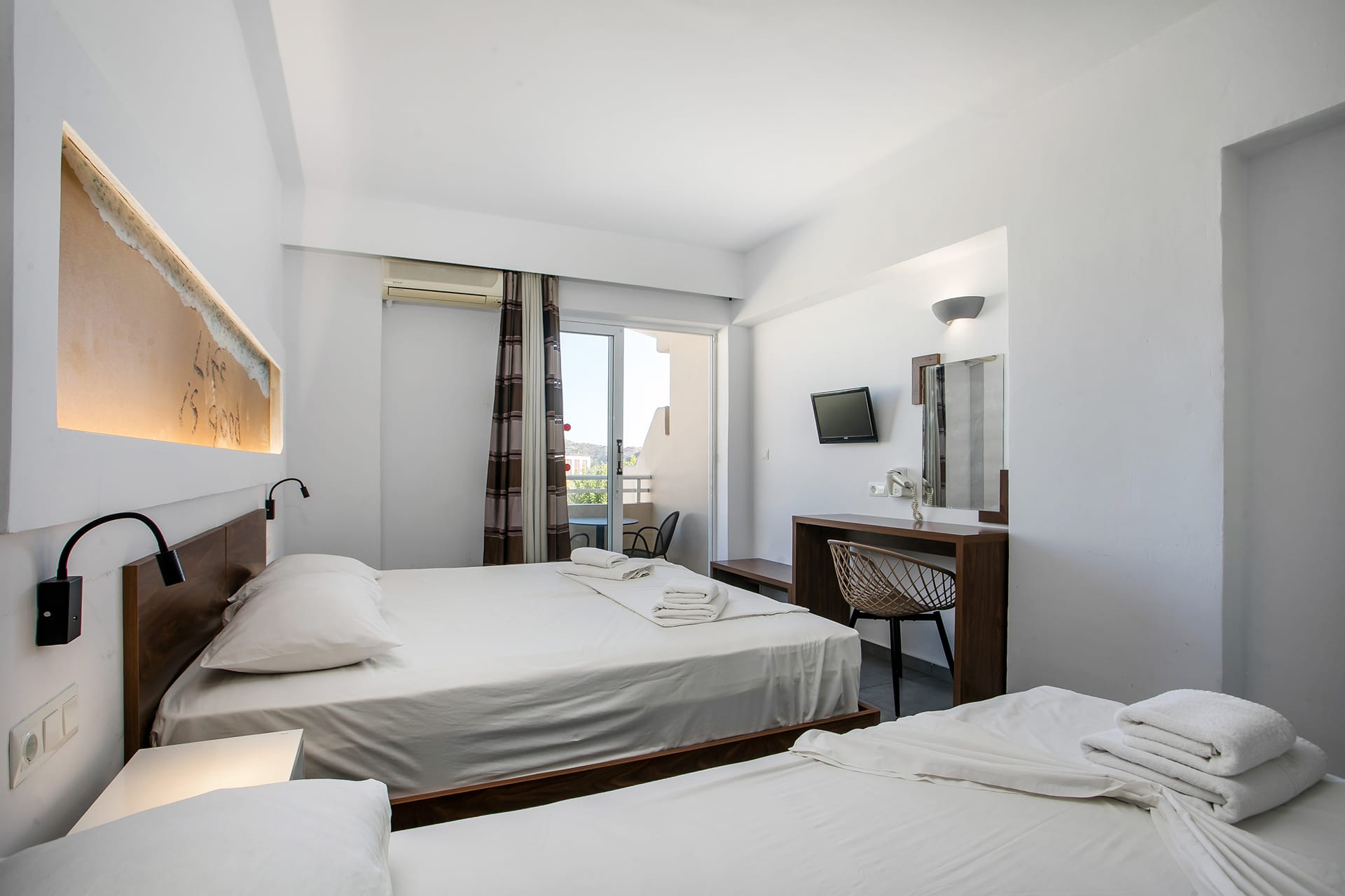 Hillside Studios & Apartments, ,