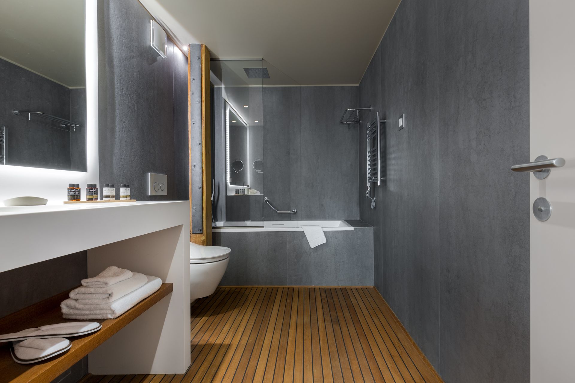 Attic Panorama Suite
