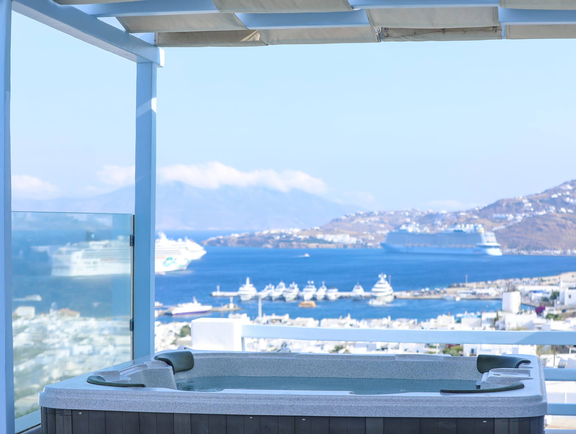 Grand Suite with Outdoor Jacuzzi
