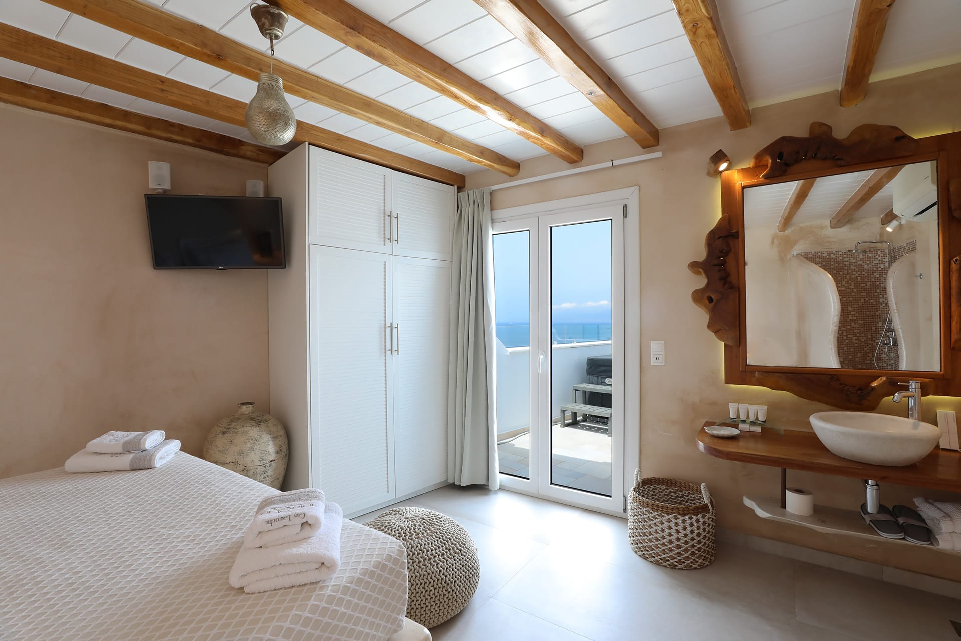 Junior Suite with Outdoor Jacuzzi