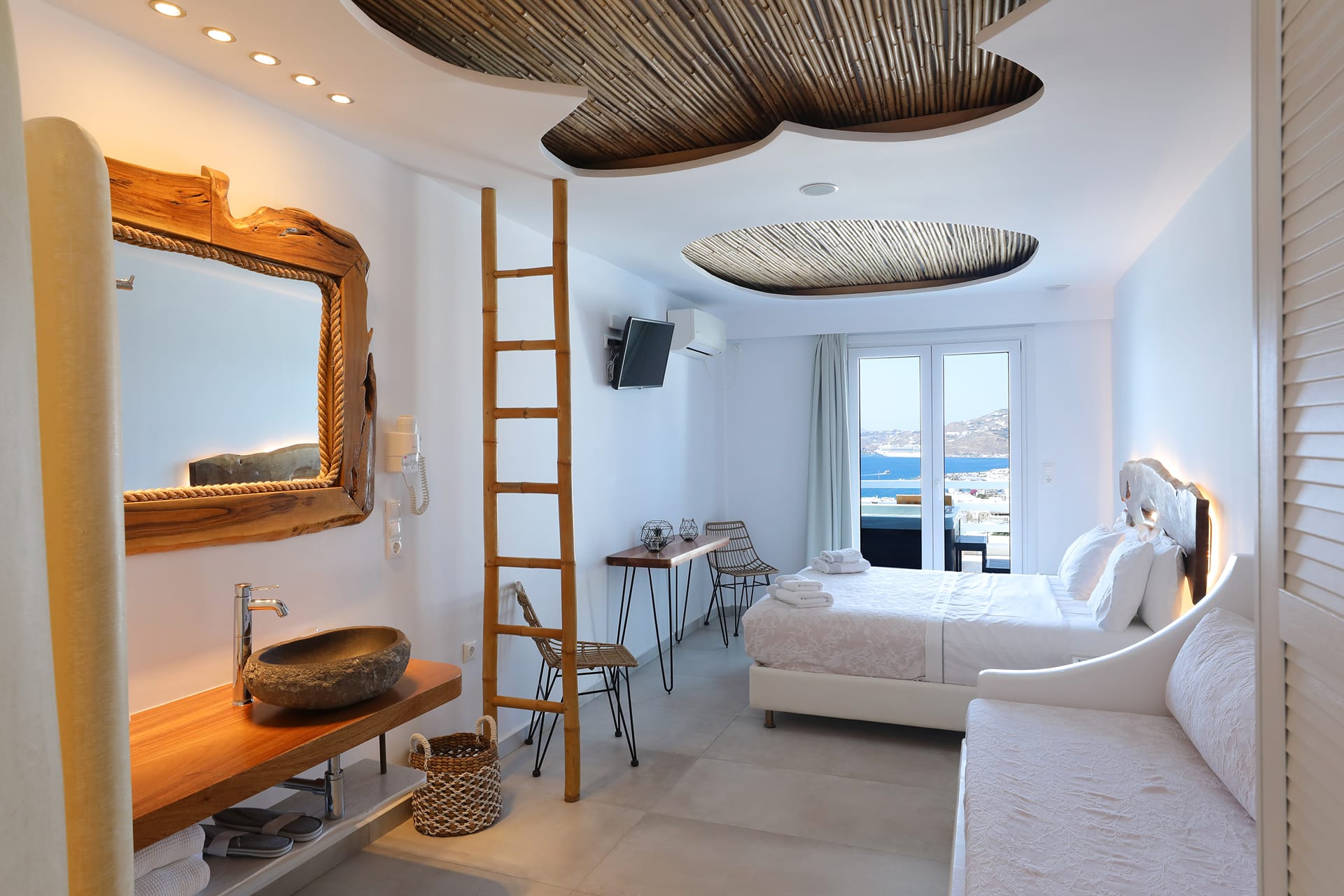 Suite with Outdoor Jacuzzi