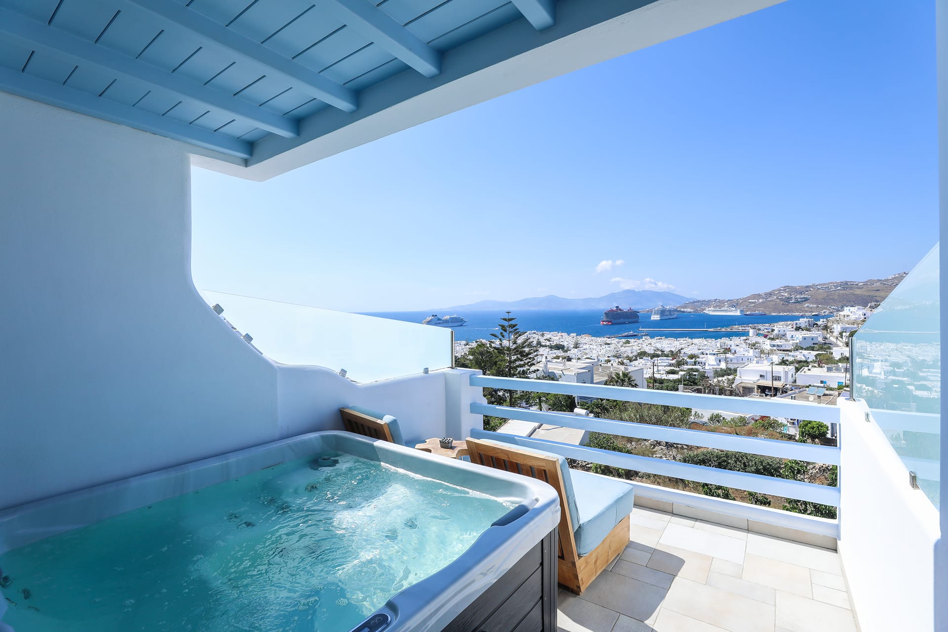 Suite with Outdoor Jacuzzi