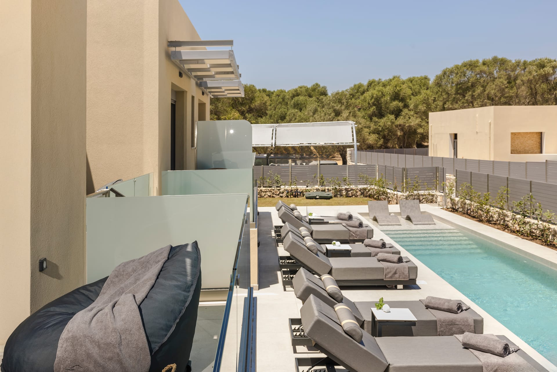 Junior Suite with Shared Pool photo 6