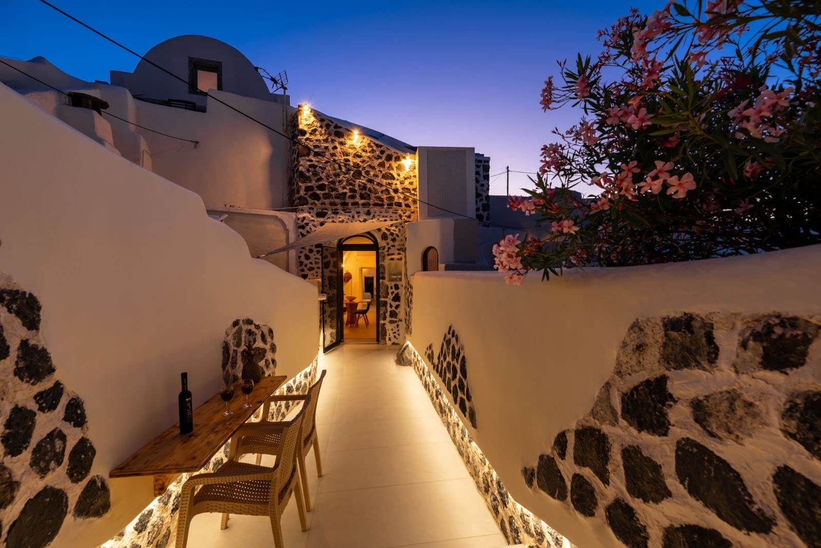Santorini Cave Suite