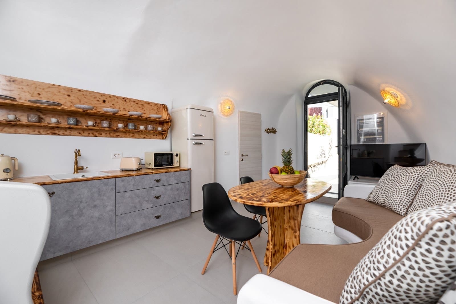 Santorini Cave Suite