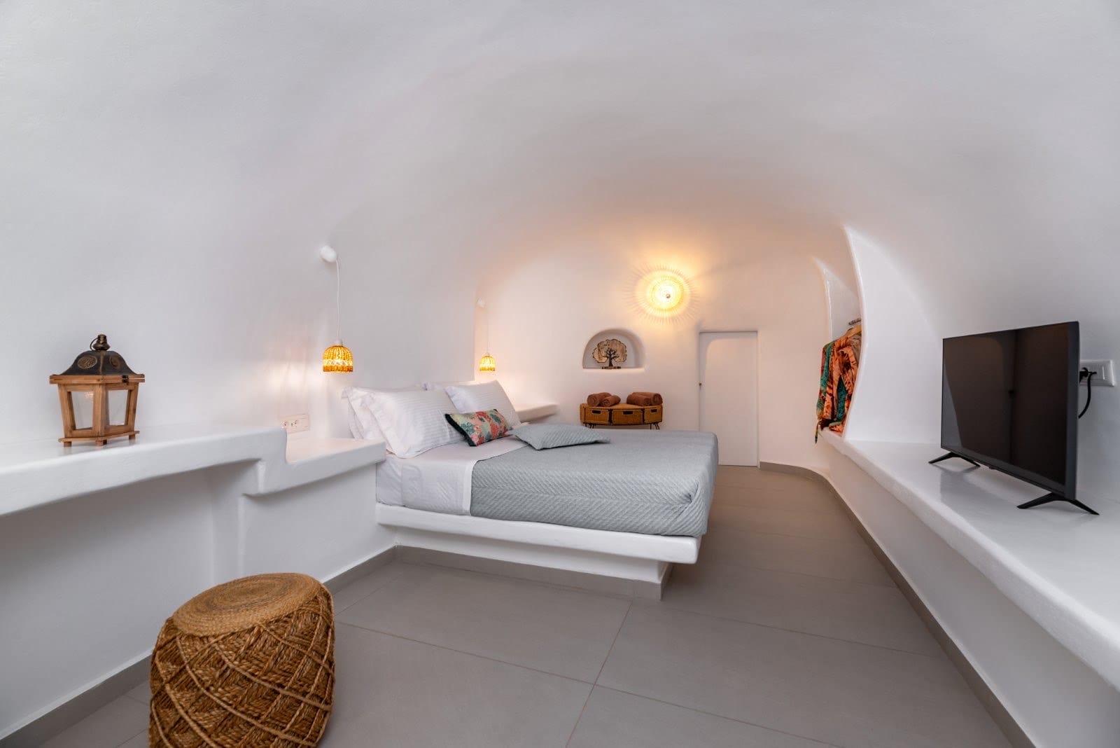 Santorini Cave Suite