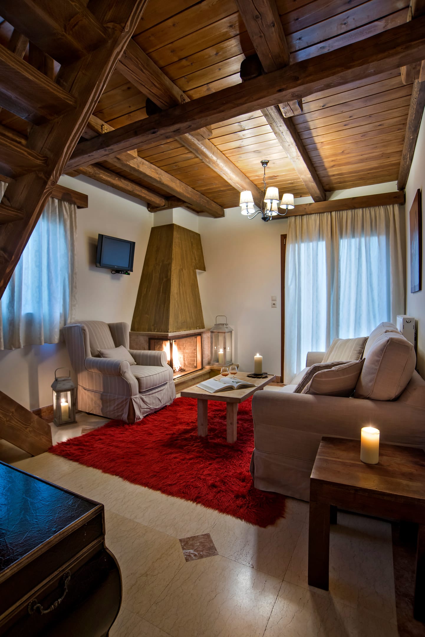 Family Maisonette with Attic & Fireplace