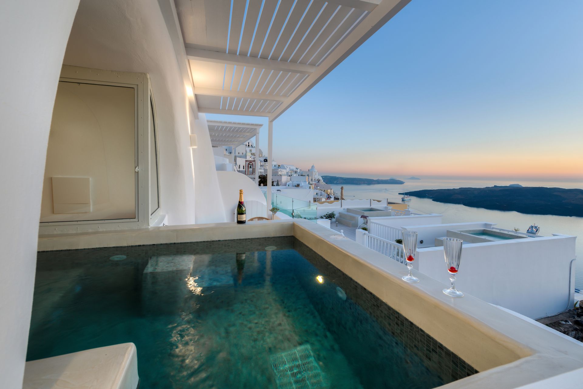 Cave Honeymoon Suite Hot Tub