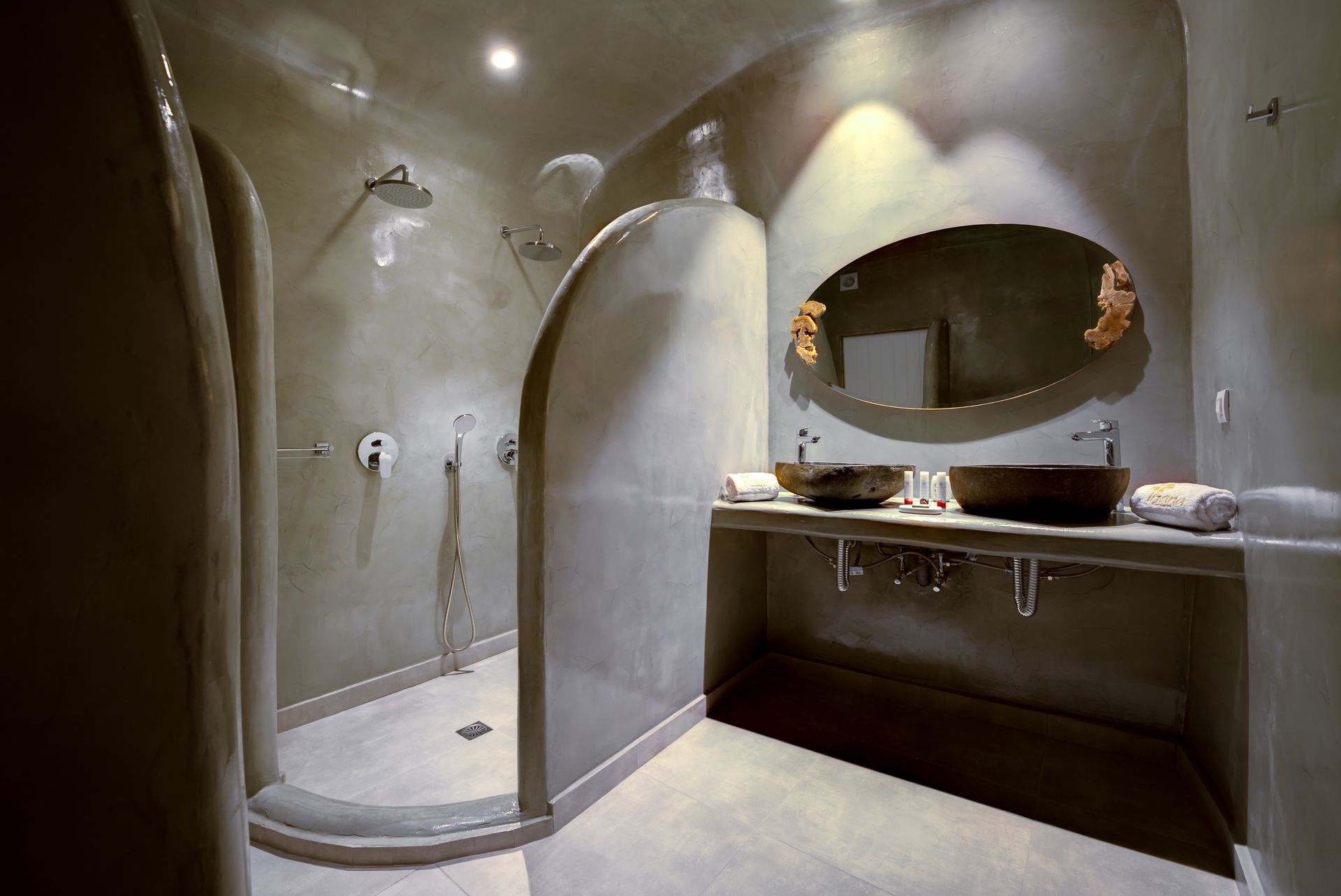 Executive Suite with plunge pool and whirlpool jets