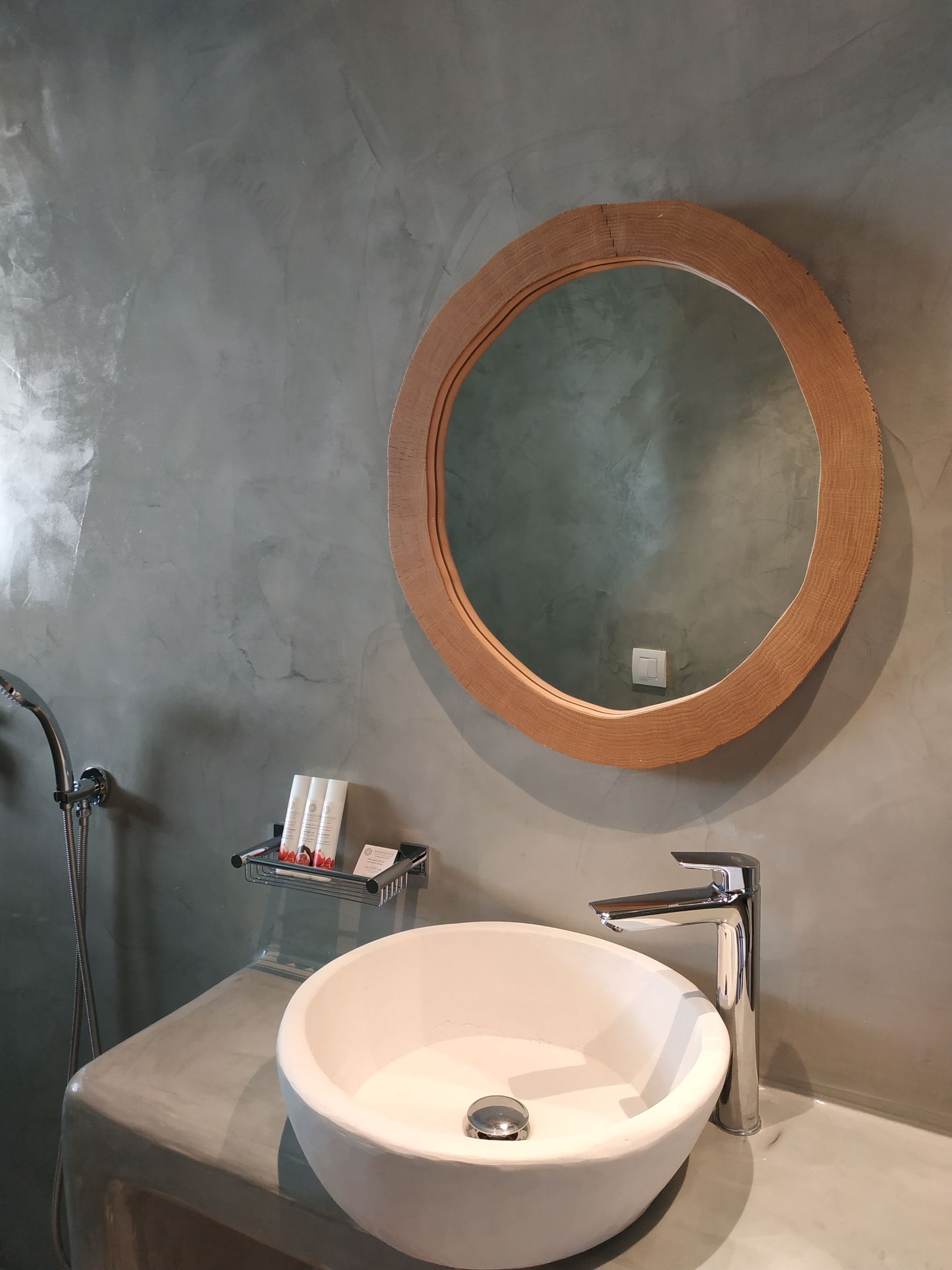 Cave Executive Suite Hot Tub