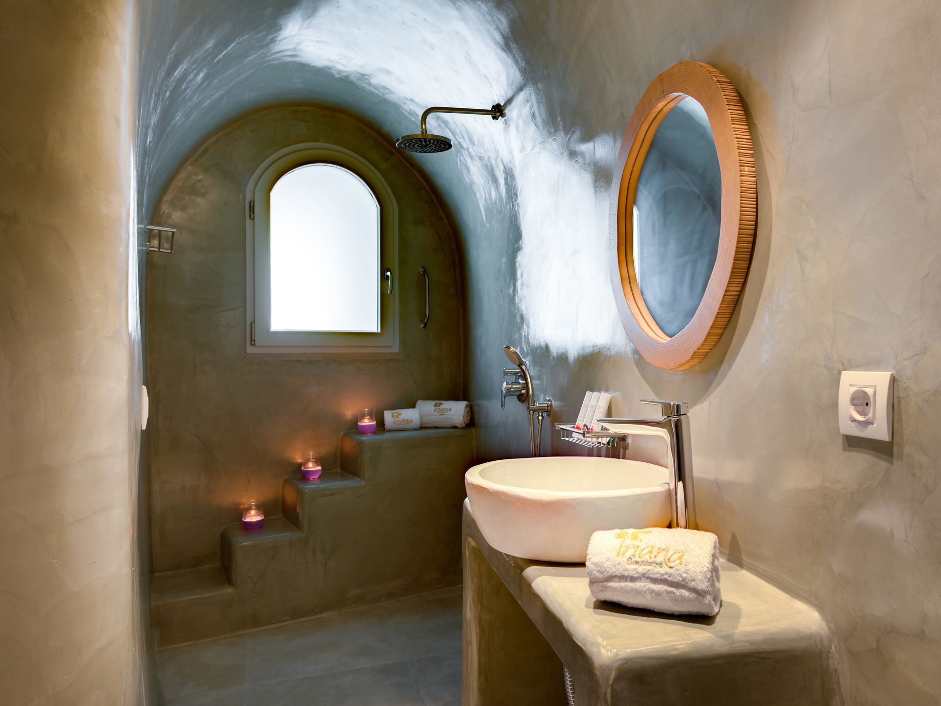 Executive Suite Private Mini Pool and Jet Tub