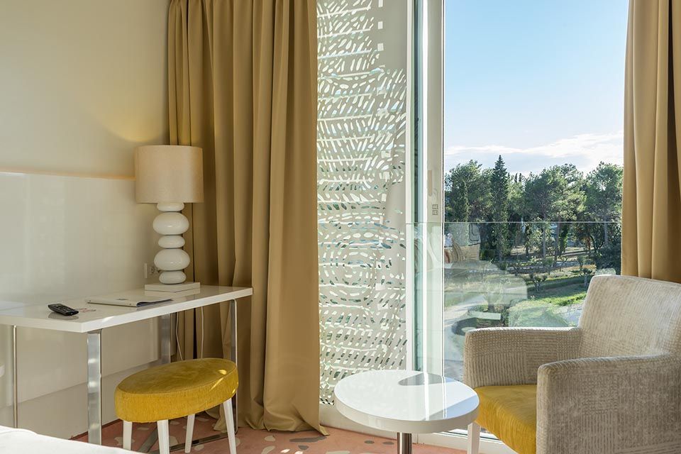 Povezane Dvokrevetne Sobe 45m² Pogled Park sa Francuskim Balkonima-4