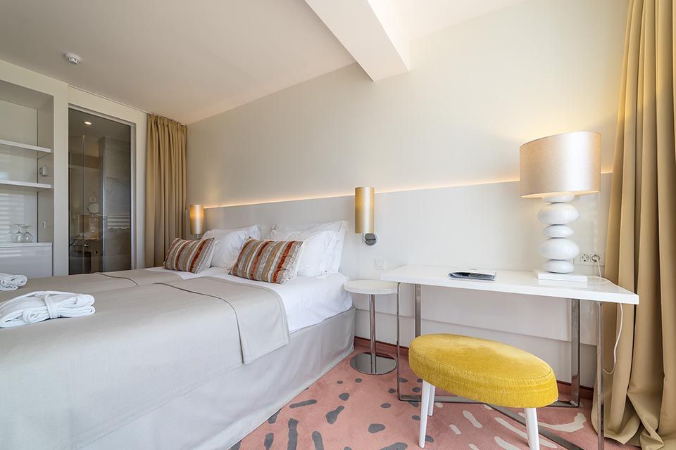 Connected Double Rooms 45m² on Sea Side with French Balconies-2