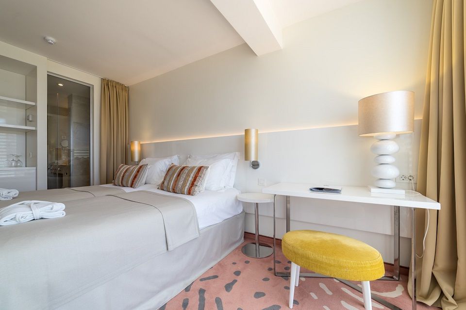 Doppel- oder Zweibettzimmer, benachbart, 44 m² Meerseite, mit französischen Balkonen-2