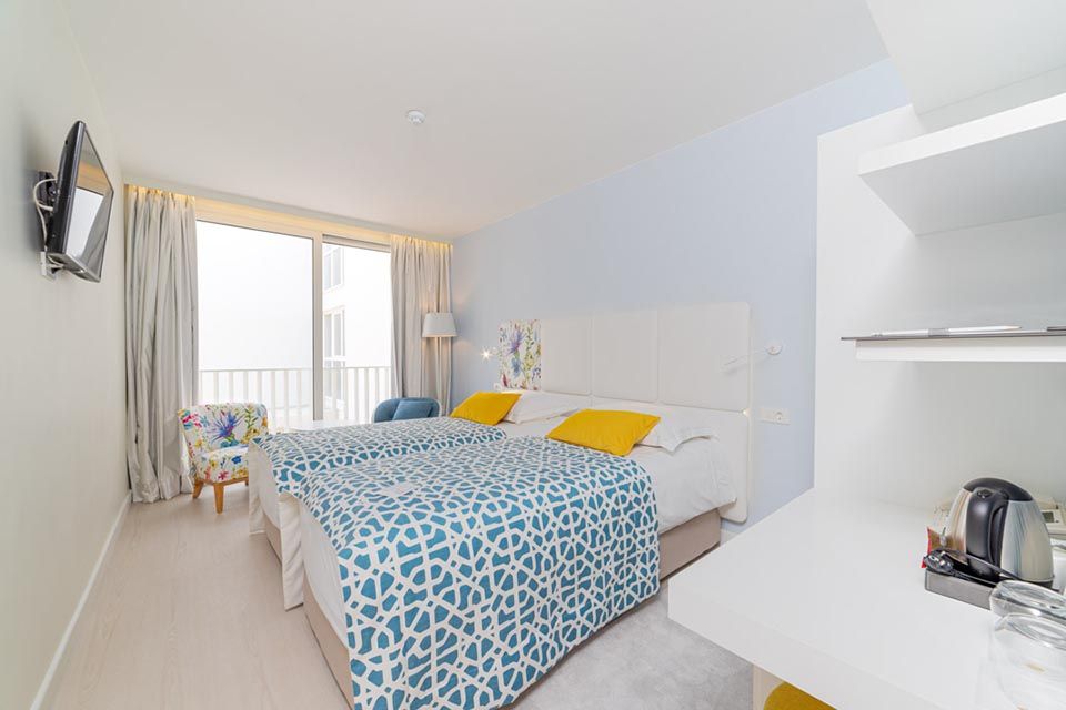 Family Room 31m² Atrium View with French Balcony-2