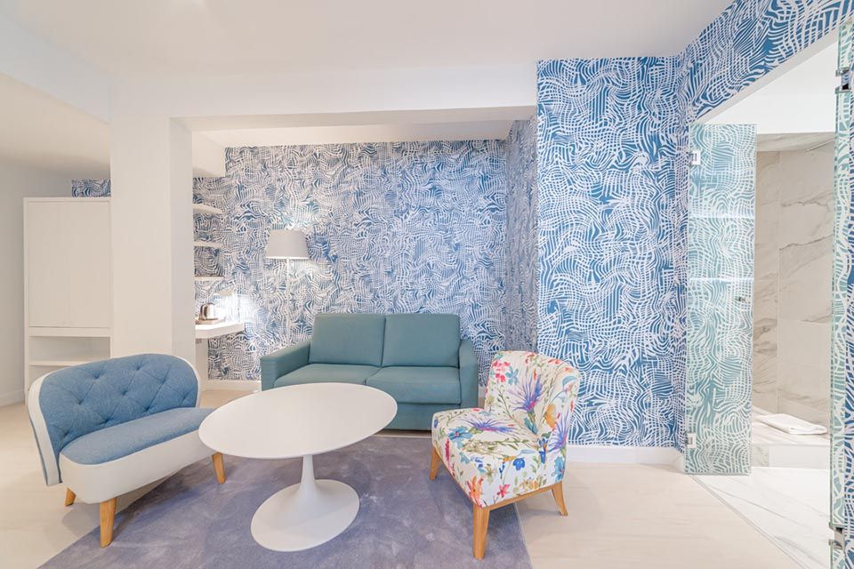 Family Large Room 51m² Atrium view with windows-2