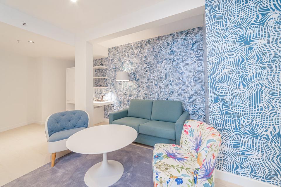 Family Large Room 51m² Atrium view with windows-3
