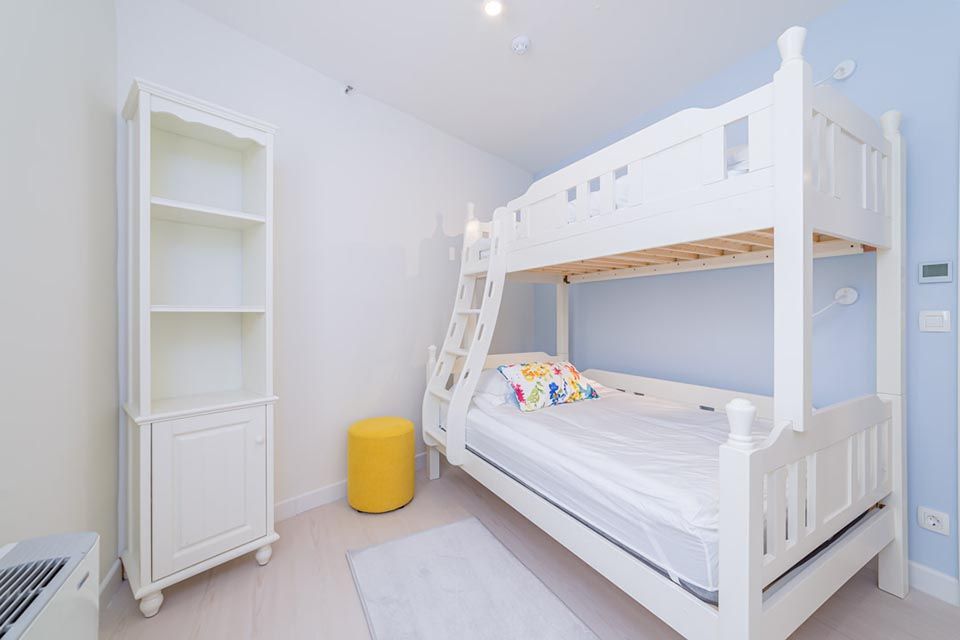 Family Large Room 51m² Atrium view with windows-6