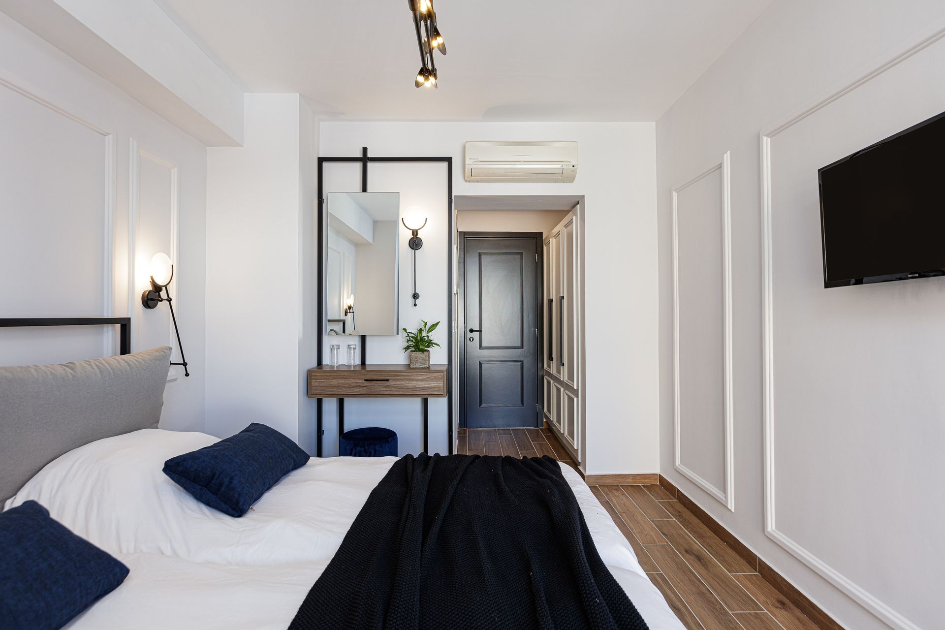 Economy Room