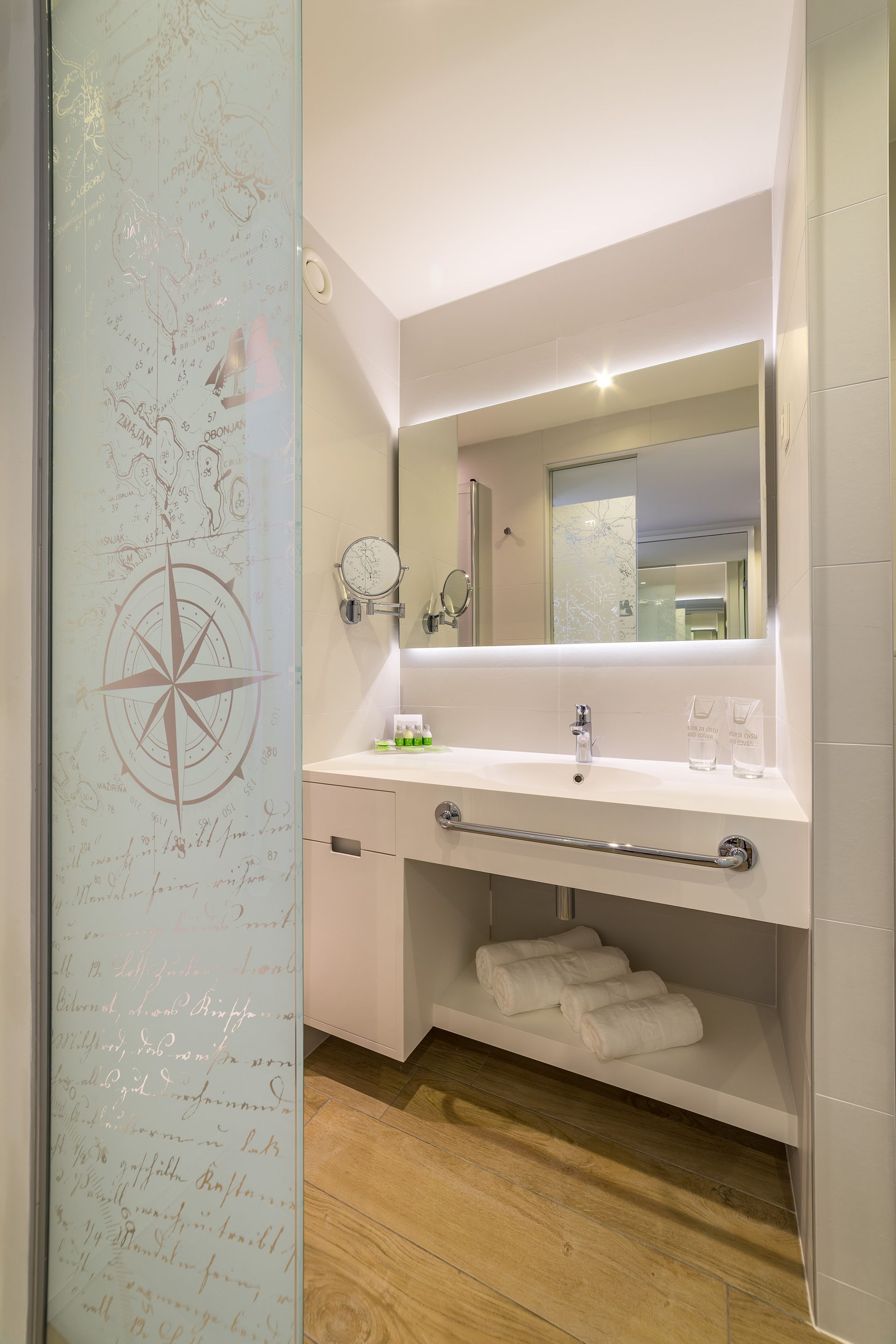 Dvokrevetne ili Twin Soba do Sobe 44m² Pogled Dvorište/Vrt sa Balkonima-4