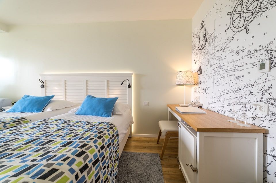 Dvokrevetna Veća (Large) Soba 27m² Pogled Park sa Balkonom-3